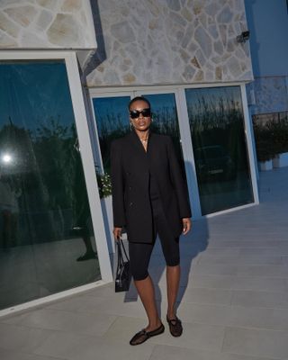 Black Capri Pants Outfit