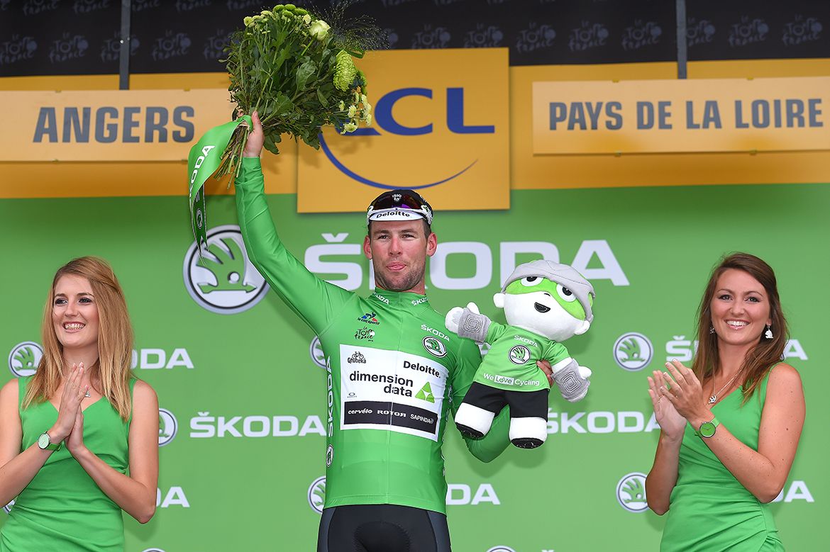 Mark Cavendish (Dimension Data) in the green jersey