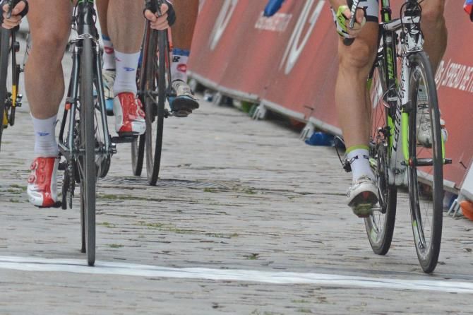 Mark Cavendish gets stage 7 from Elia Viviani