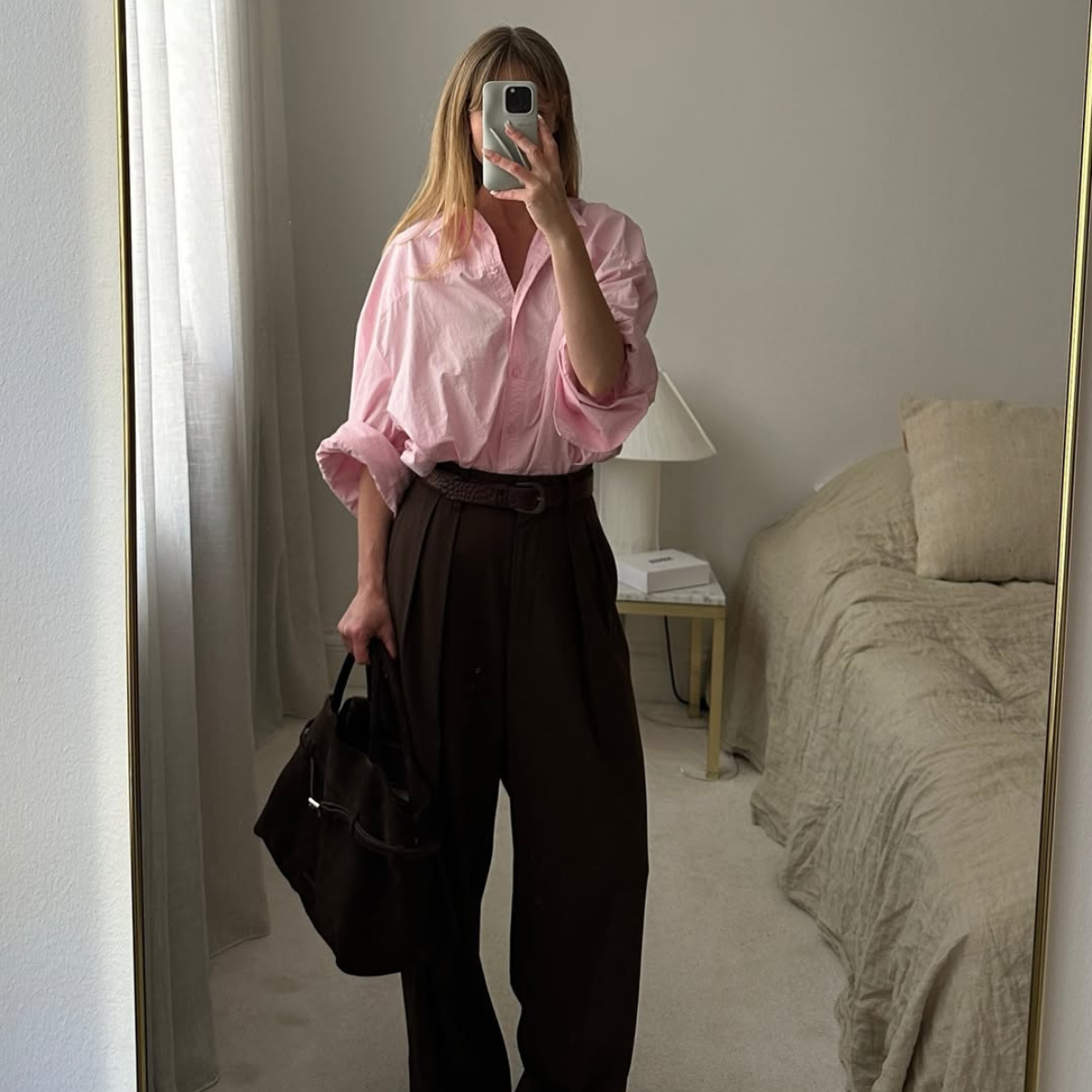 @_jeanettemadsen_ in a pink shirt and brown trousers