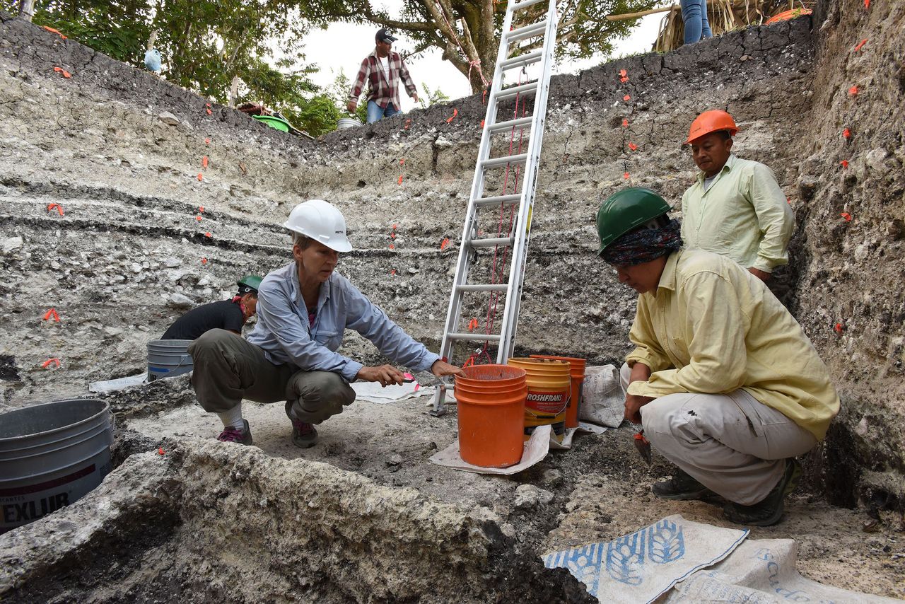 Daniela Triadan (left) and study co-researcher Veronica Vazquez, a guest postdoctoral scholar at the University of Calgary in Canada (right) excavate fill at Aguada F&eacute;nix.
