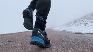 cross country skiing vs trail running in winter: from behind