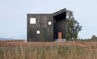 casa hualle by ampeuroyutronic in Pucon chile