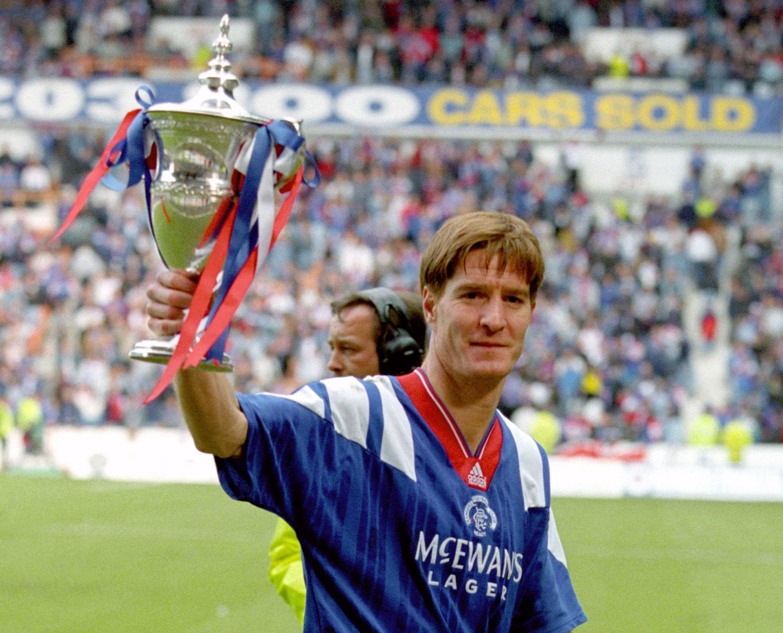 Richard Gough celebrates with the trophy following Rangers' 1992/93 Scottish Premier League title win