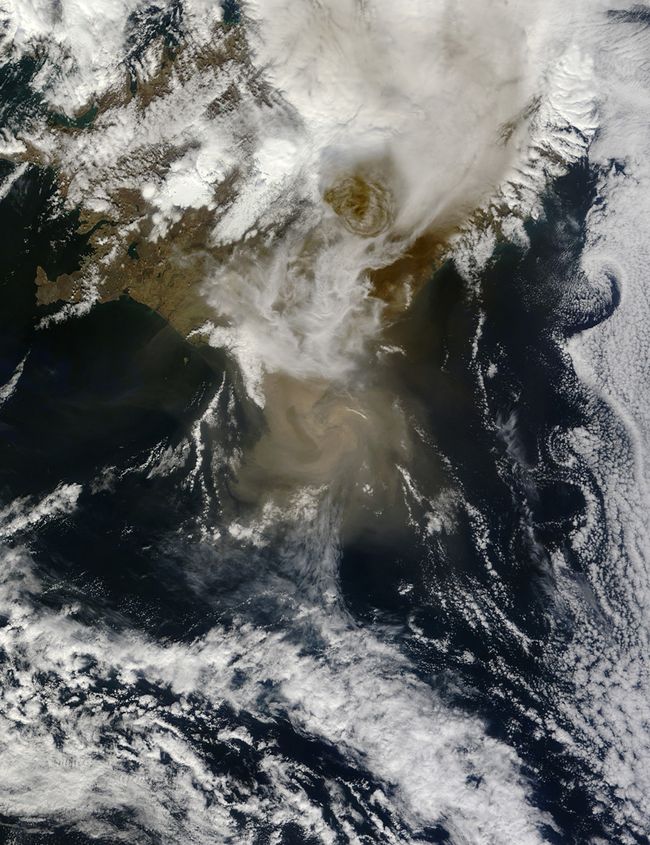 Satellite Photos Show Icelands Grimvotn Volcano Eruption From Space