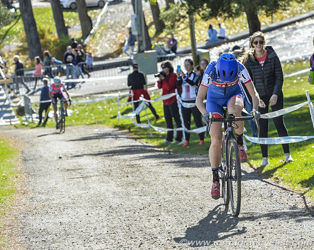 Maghalie Rochette (Clif Pro Team) leading with Christel Ferrier Bruneau (SAS Macogep Aquisio) chasing
