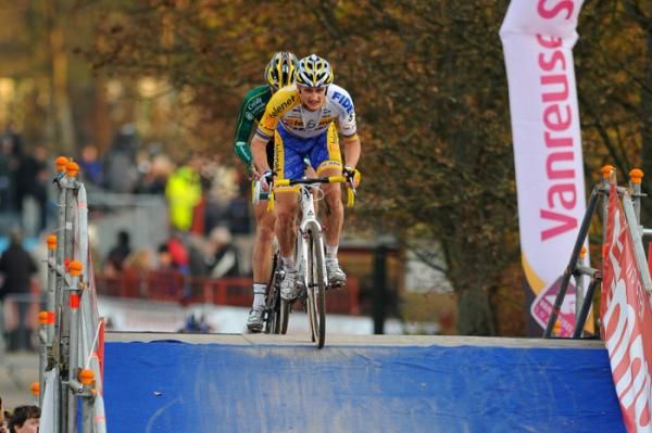 Bart Wellens chasing hard on the fly over