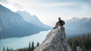 solo backpacking: hiker on rock above Peyto Lake