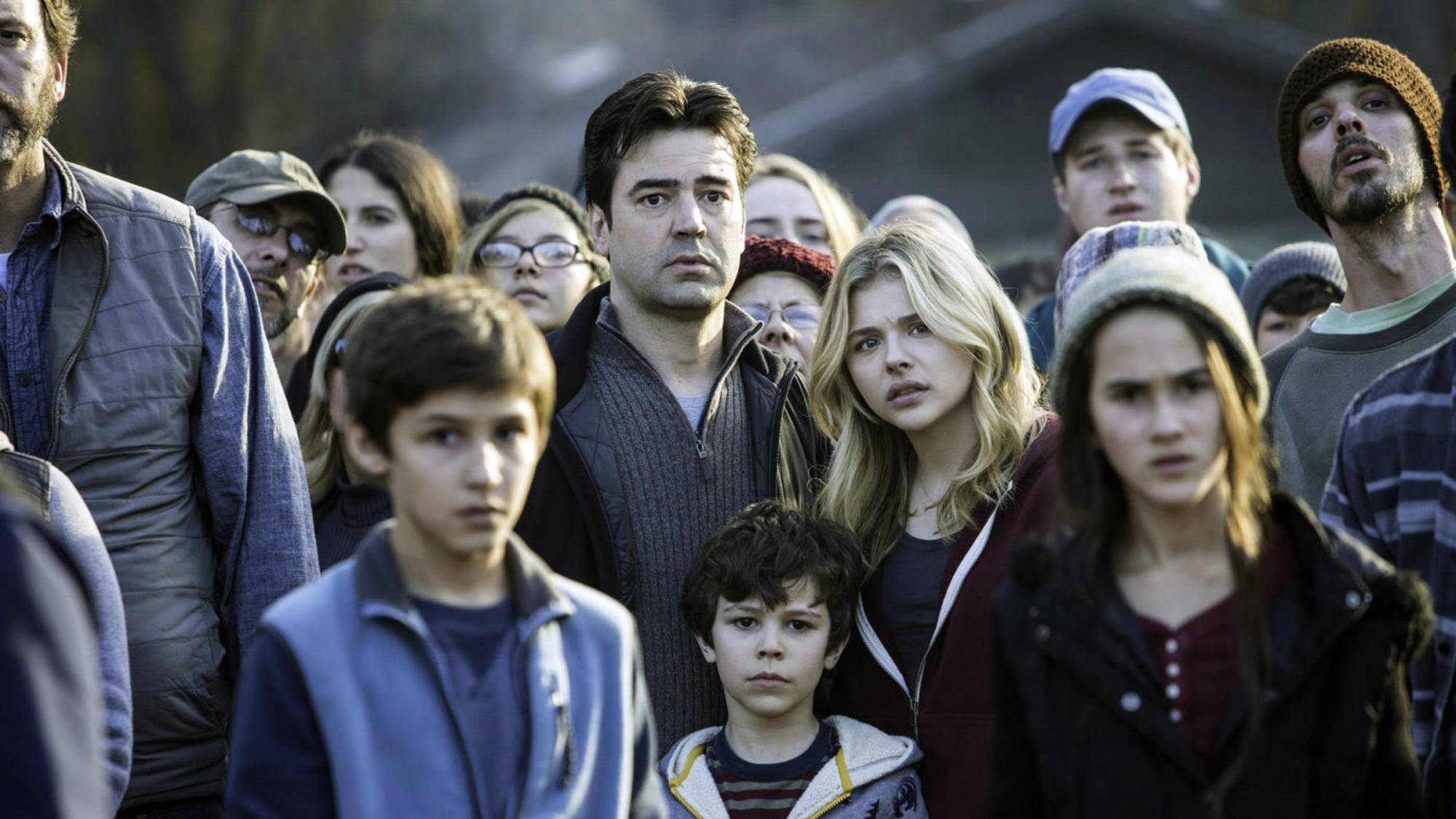 (L-R) Ron Livingston as Oliver Sullivan and Chloë Grace Moretz as Cassie Sullivan in "The 5th Wave"