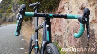 Chapter2 Toa Mana handlebar fitted with Shimano Dura-Ace levers