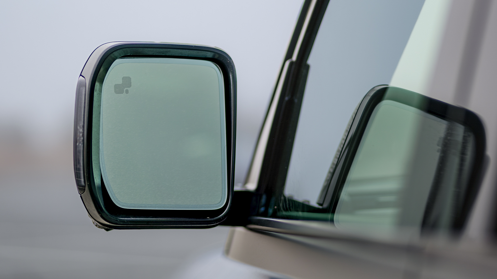 Land Rover Defender 2025