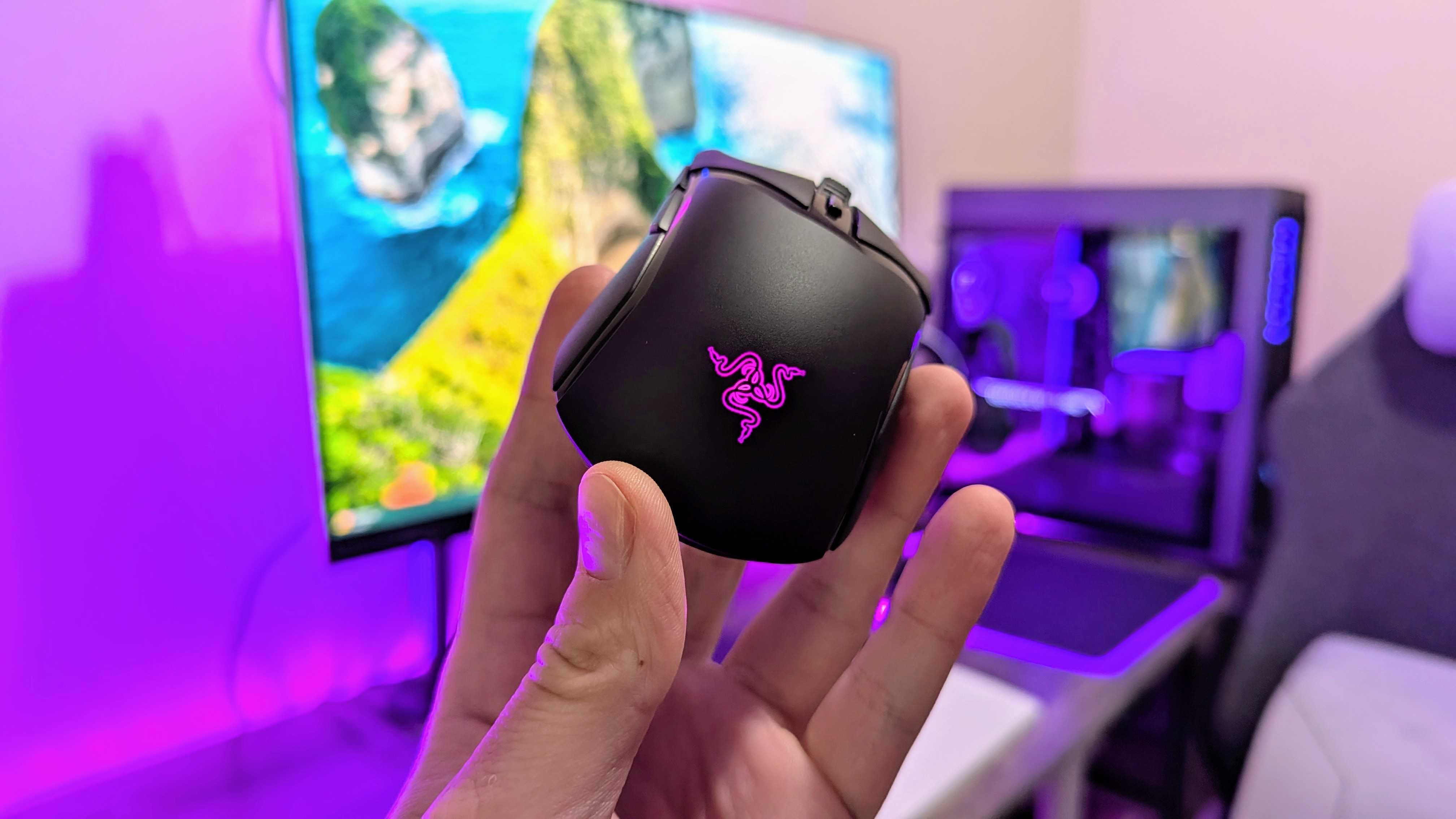 Image of the Razer Cobra HyperSpeed wireless gaming mouse.