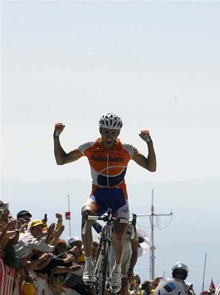 Juan Manuel Garate (Rabobank) wins atop Ventoux.