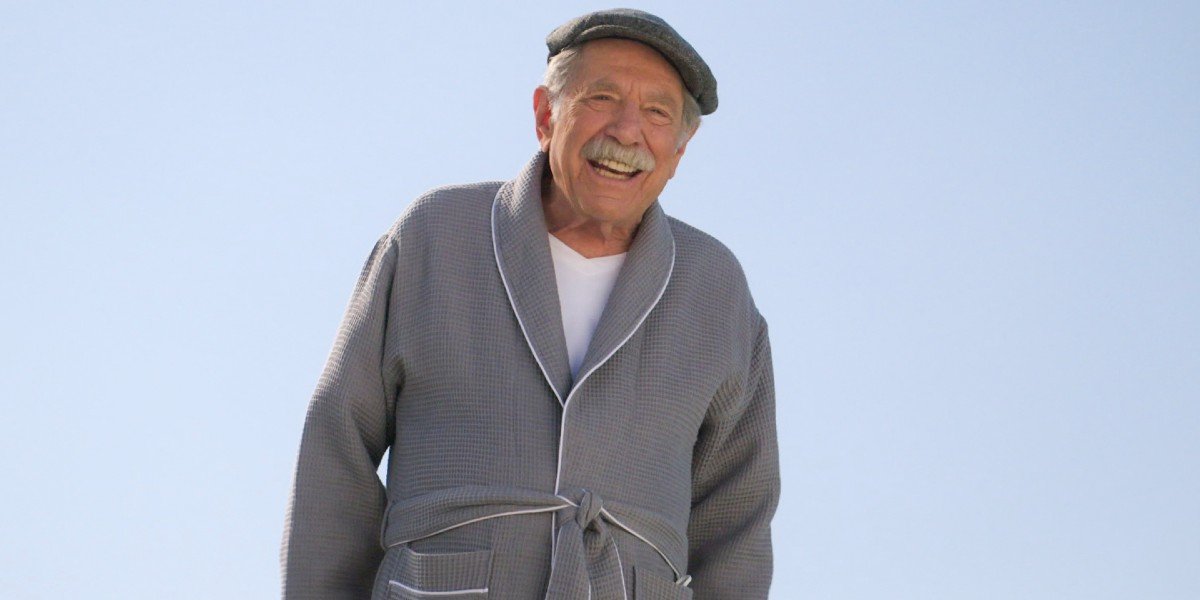 Pops (George Segal) smiling on The Goldbergs (2020)