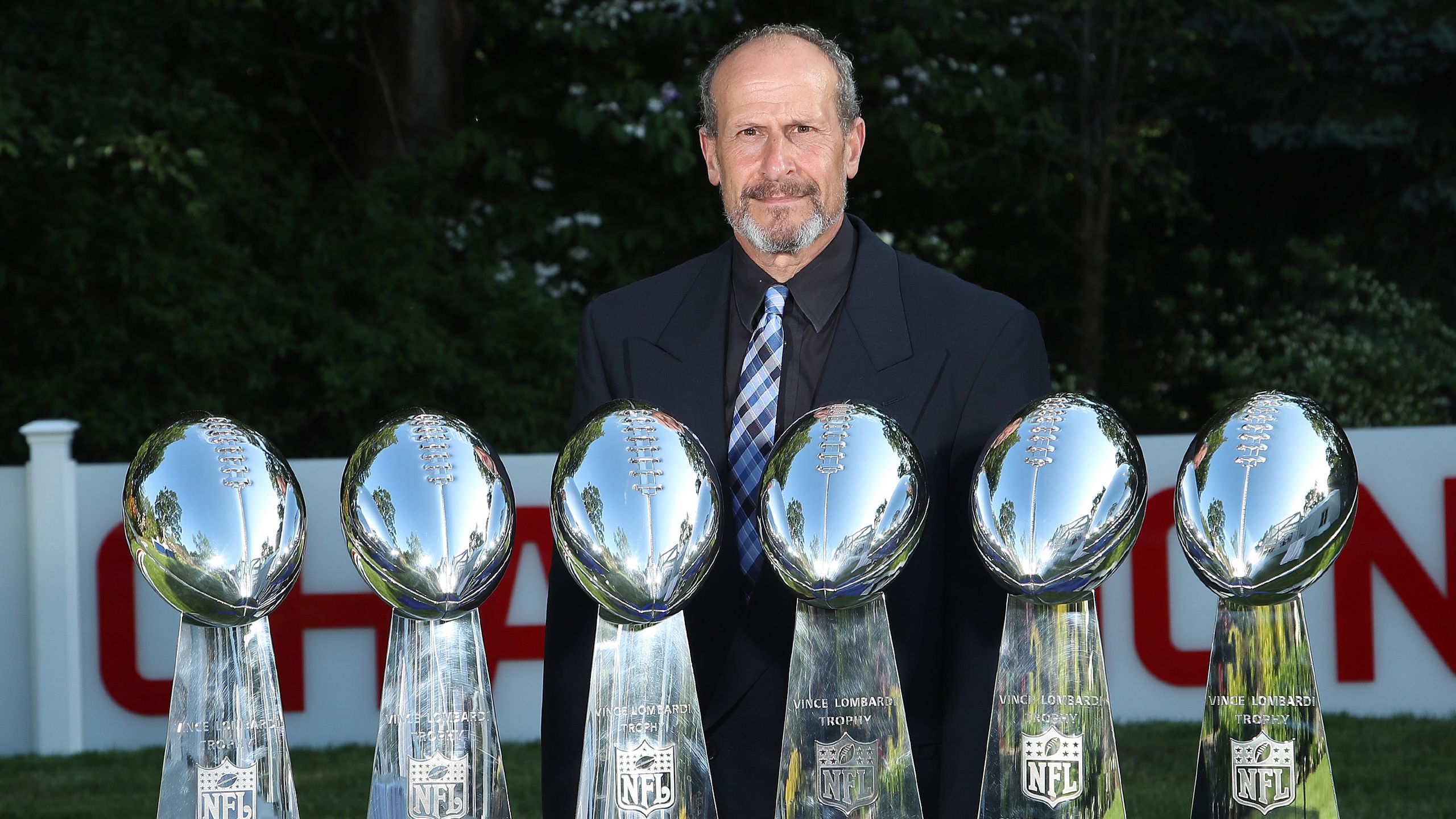 The Super Bowl is sports photography “ramped up about a 1000%.” This is what gear New England Patriots photographer David Silverman is bringing to Super Bowl LX