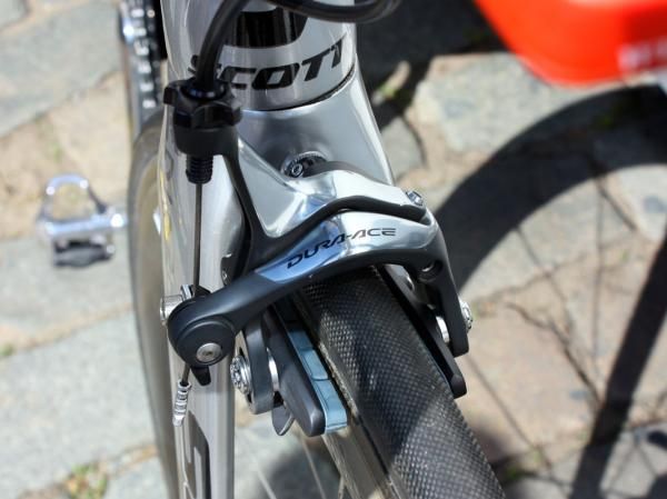 Cav's Shimano Dura-Ace brake calipers are fitted with the company's latest carbon-specific pad compound.