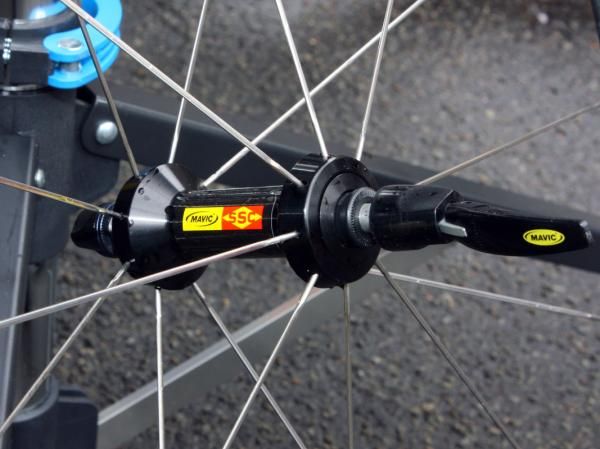 The familiar-looking front hub uses an aluminum body and axle plus Mavic's usual bearing preload adjustment.