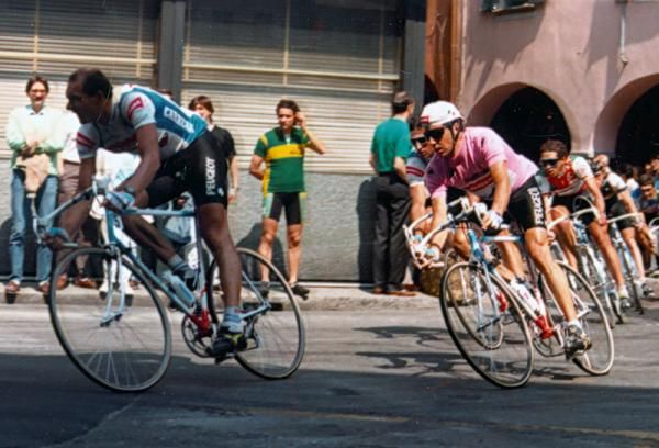 Stephen Roche on the wheel of teammate Massimo Ghirotto at the 1987 Giro d'Italia.