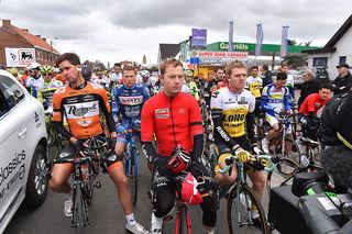 Dwars door Vlaanderen peloton pauses for minute of silence after Brussels bombings