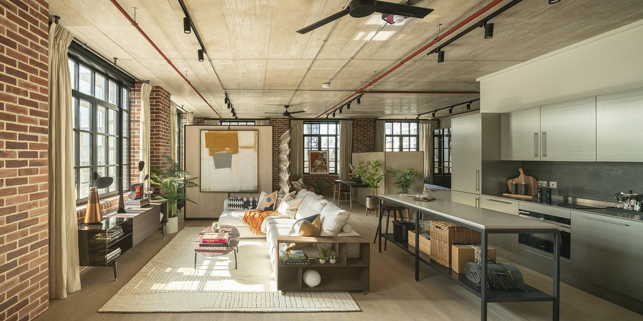 8 Harbord Square&#039;s open plan living space loft style