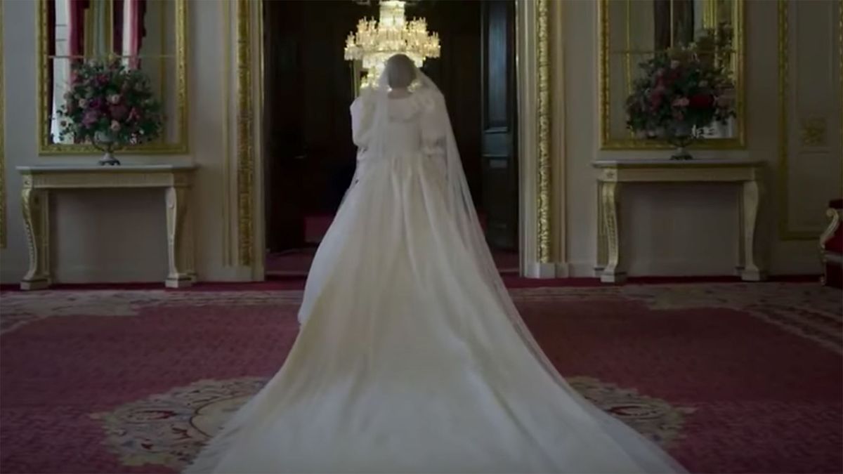 La réaction d'Emma Corrin portant la robe de mariée de la princesse Diana était assez attendue