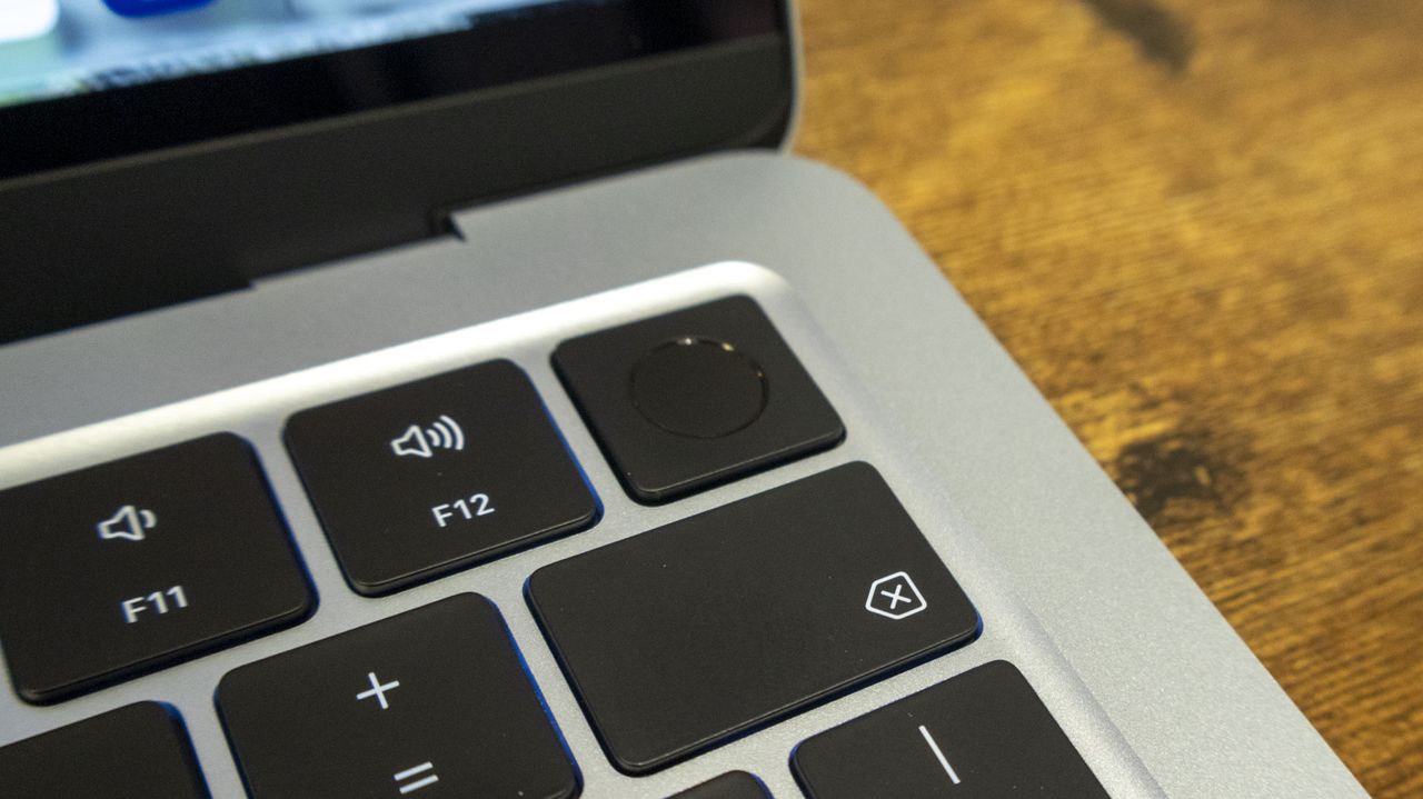 MacBook Air (13-inch, M5)