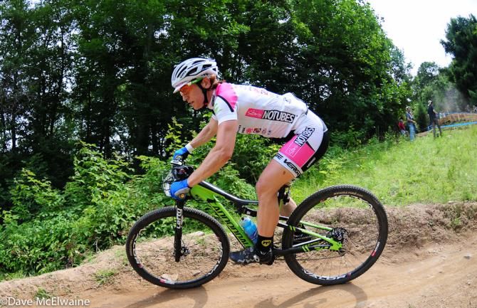 Nina Baum (Stans NoTubes) riding switchbacks