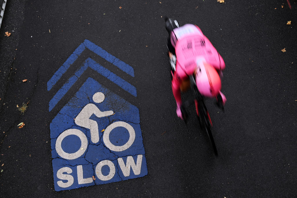 ADELAIDA AUSTRALIA 17 DE ENERO Mikkel Honore de Dinamarca y Tam EF Education Easypost sprints durante el 23º Santos Tour Down Under 2023 Prólogo de una etapa de contrarreloj individual de 55 km desde River Torrens Karrawirra Parri Adelaide CBD hasta River Torrens Karrawirra Parri Adelaide CBD TourDownUnder WorldTour el 17 de enero de 2023 en Adelaide Australia Foto de Tim de WaeleGetty Images