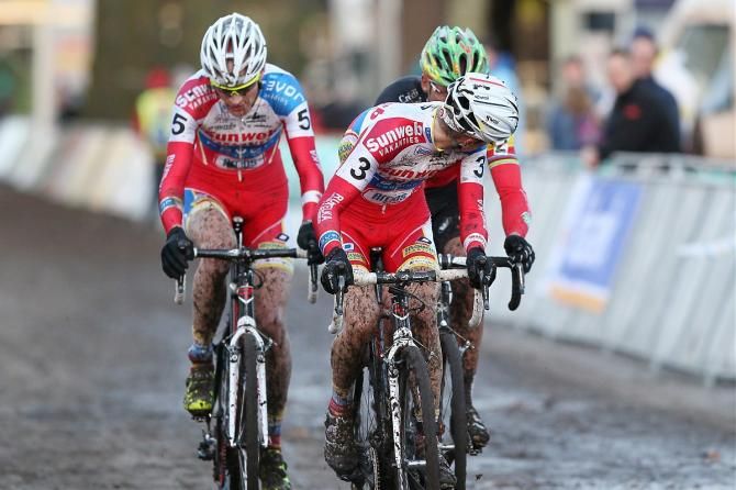 Kevin Pauwels (Sunweb-Revor) checks on Sven Nys in the closing laps of Superprestige Gieten.