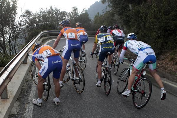 Oscar Freire (Rabobank) tries to fix his damaged bicycle following his crash.