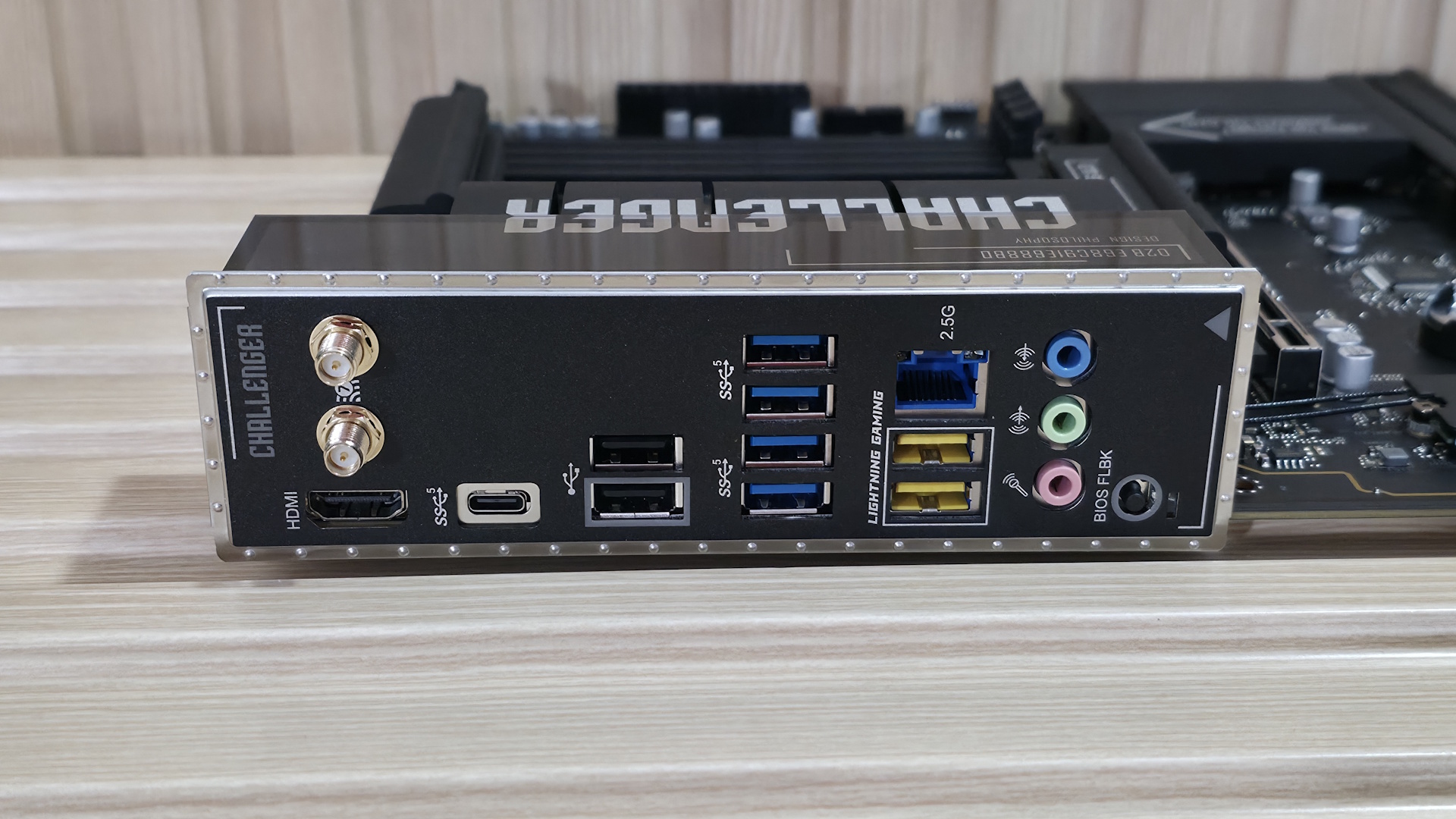 ASRock B860 Challenger Wifi - Rear I/O