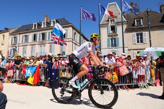 Geraint Thomas rolling to sign on