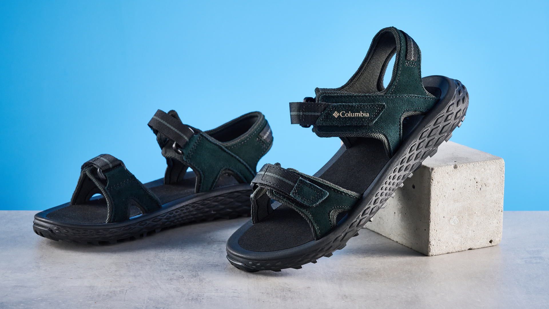 the columbia konos hiker 2-strap hiking sandals with the blue tom's guide background