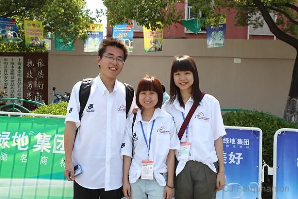 Race volunteers are recruited from the local college, many speak a little English, French, German or Italian.