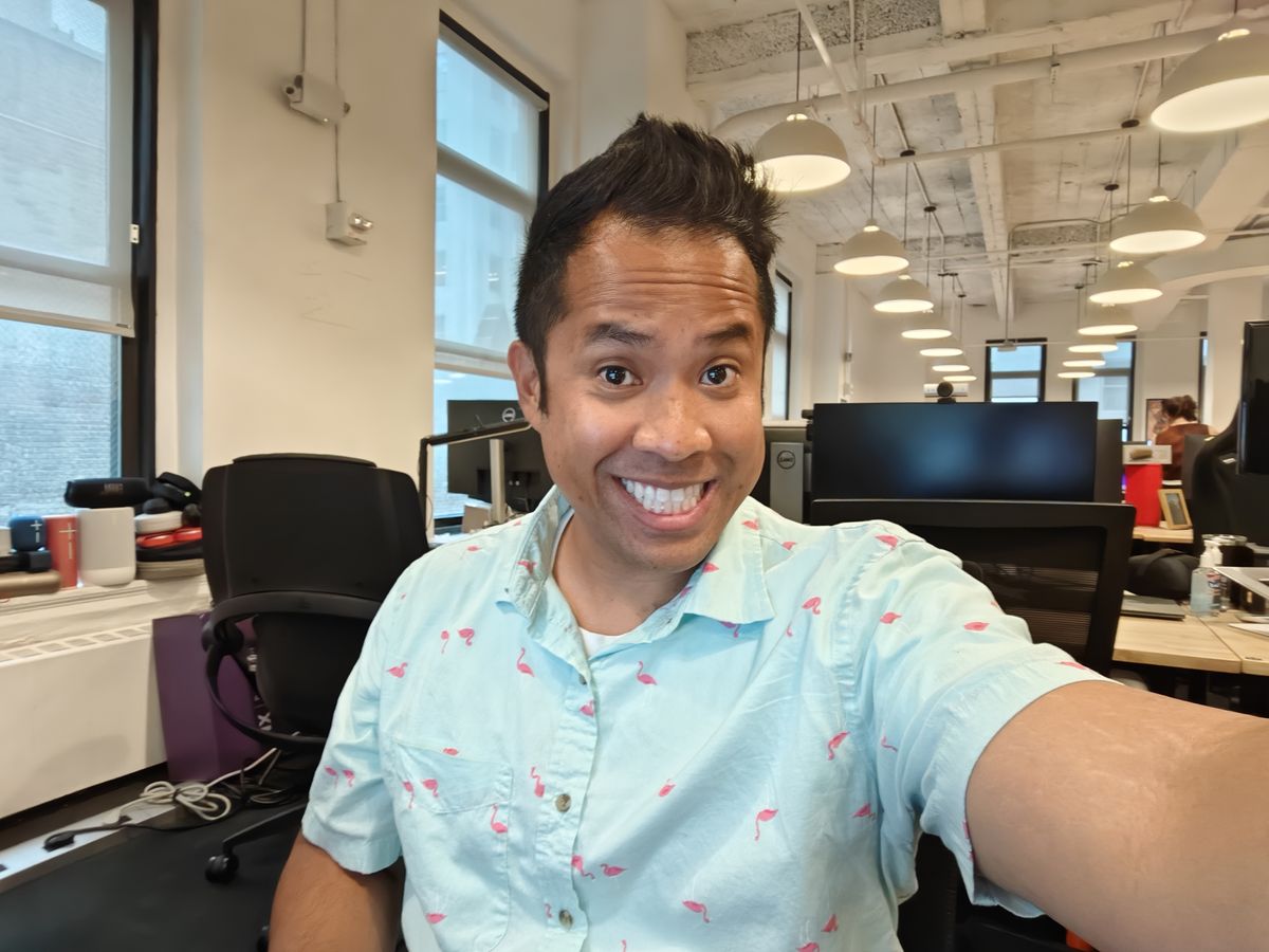 OnePlus Open outer screen selfie sample.
