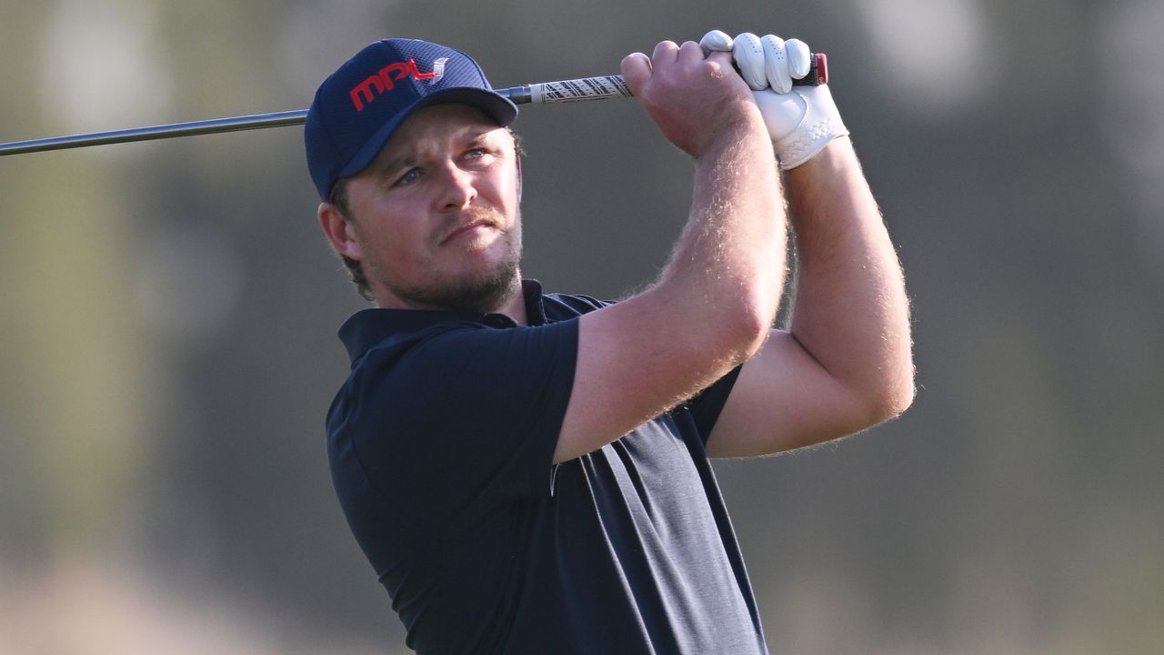 Eddie Pepperell takes a shot at the 2023 Abu Dhabi HSBC Championship at Yas Links