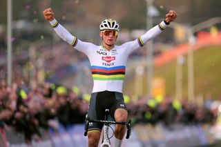 Elite Men - Cyclo-cross World Cup: Van der Poel wins final round at Hoogerheide