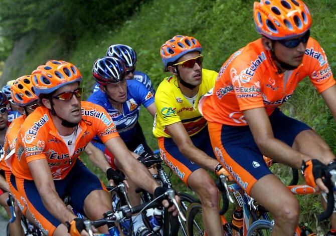 Euskaltel-Euskadi defend Iban Mayo's lead in the 2003 Dauphine