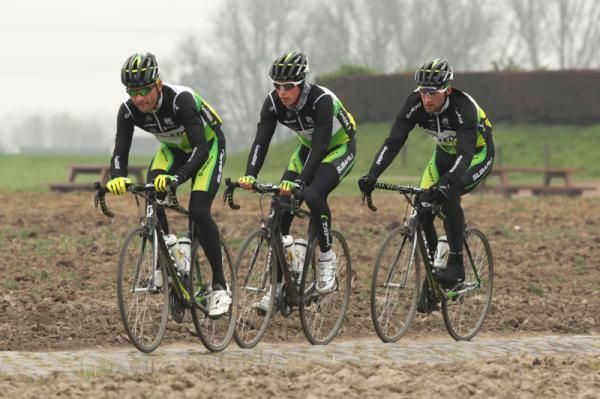 GreenEdge prepare for their first Paris-Roubaix