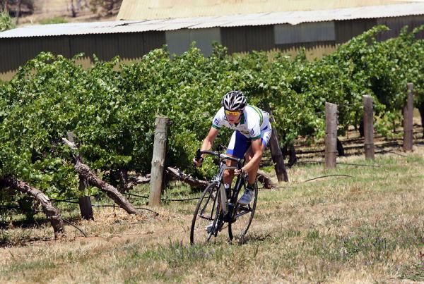 Aussie rider Tim Roe runs off the road 20km from the finish.