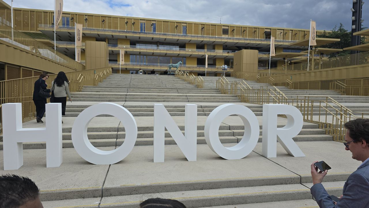Honor 200 series event in Paris