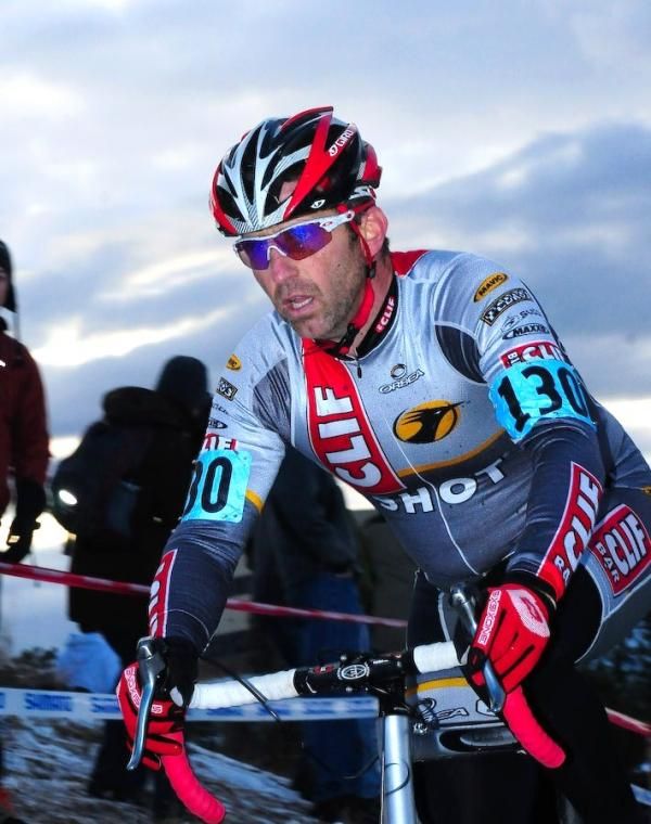 Waldek Stepniowski (Luna Pro Team) moving up in the field