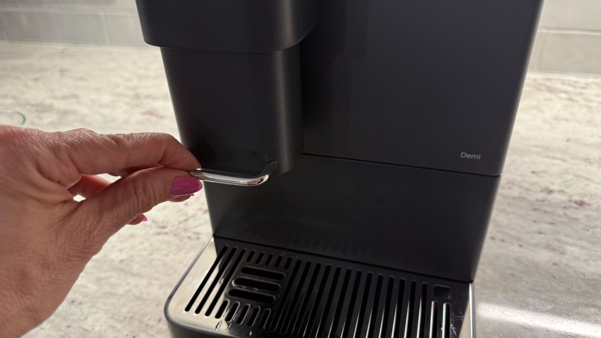 Terra Kaffe Demi raising and lowering spout