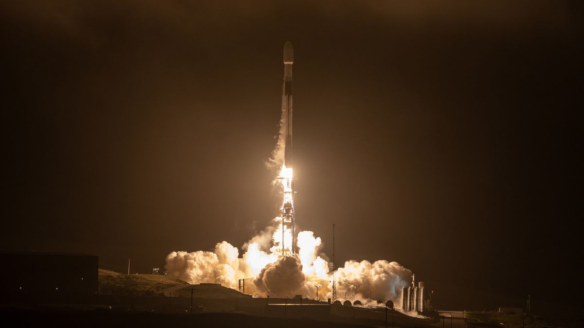 A SpaceX está programada para lançar 90 cargas úteis em órbita em uma missão “Rideshare” hoje
