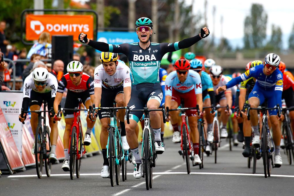 Sam Bennett (Bora-Hansgrohe) wins stage 3 at Dauphine ahead of Wout Van Aert (Jumbo-Visma)