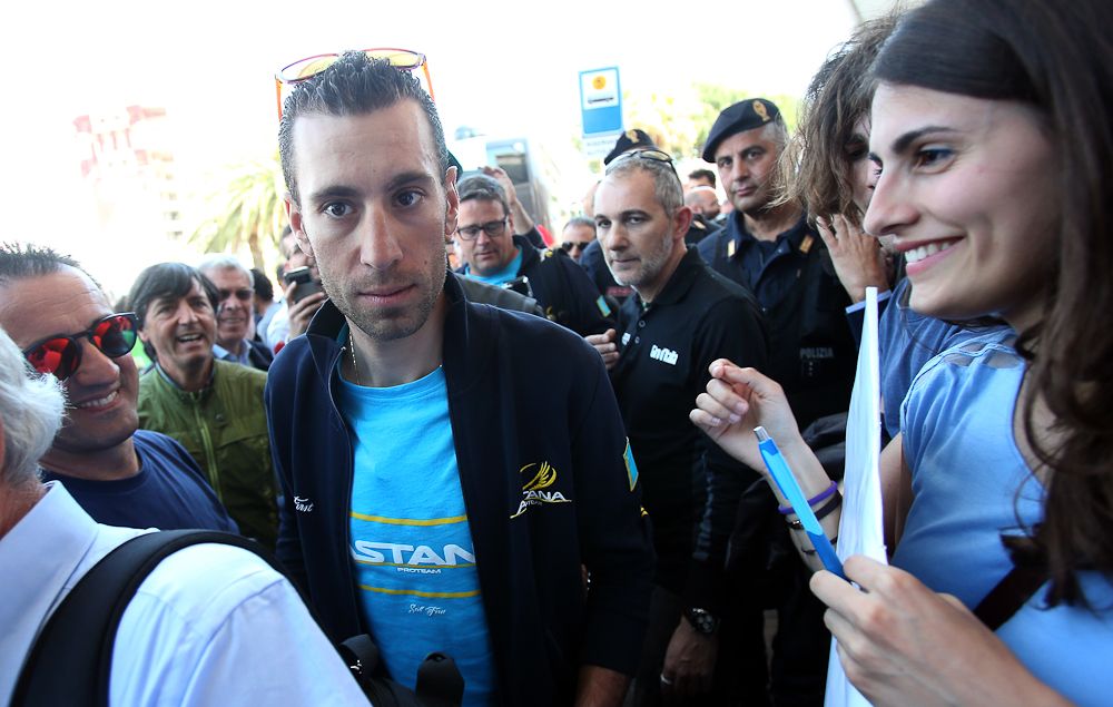 Vincenzo Nibali arrives in Italy on the Giro's first rest day.