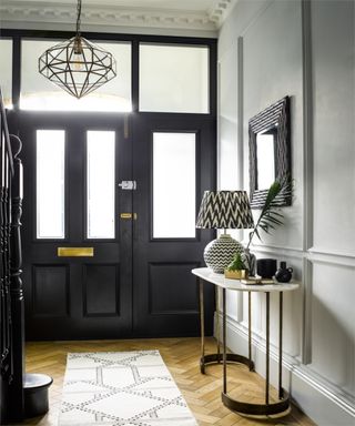 diamond shaped pendant lighting in an entryway