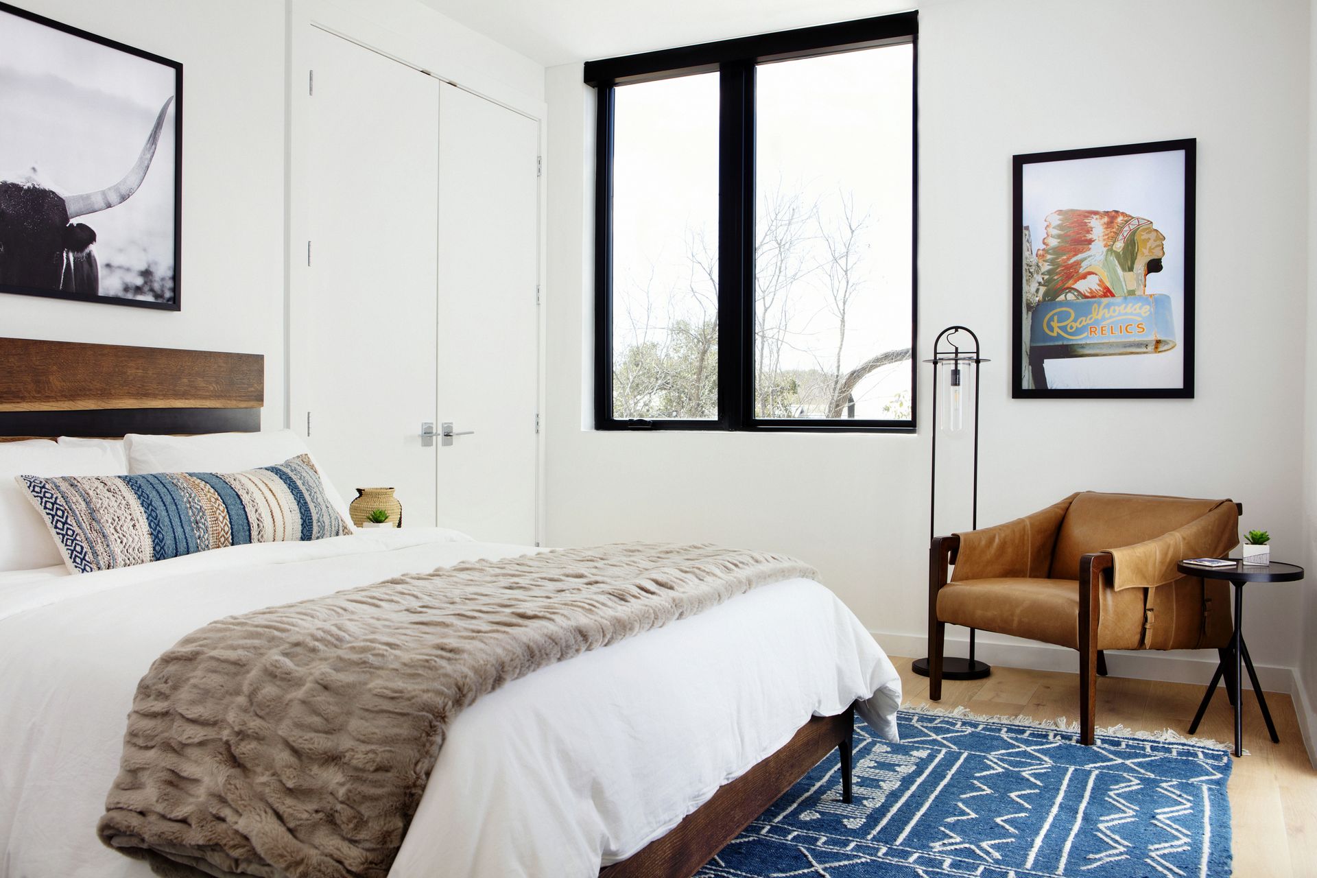 how to make a small bedroom look bigger