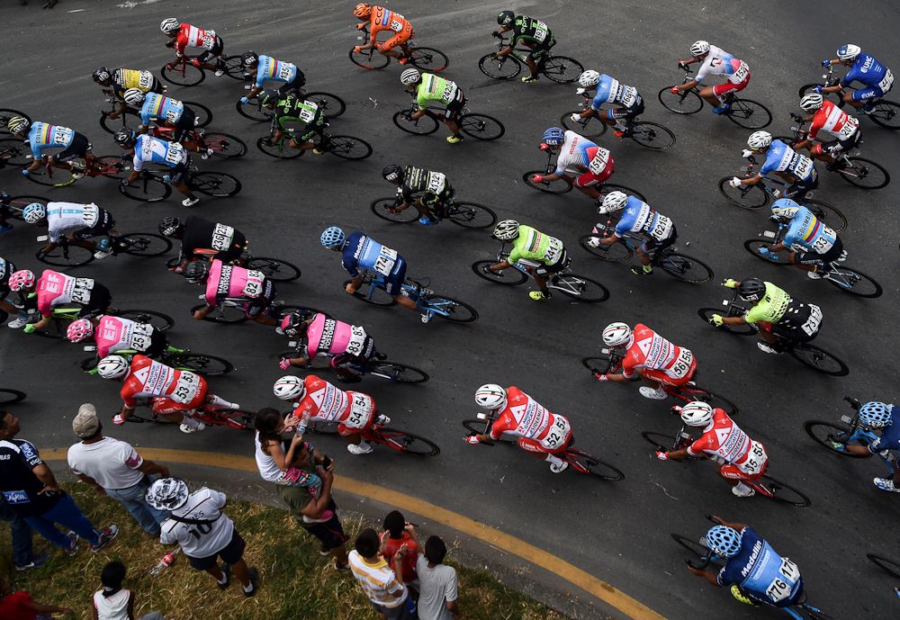 The peloton in action during stage 1 at Colombia Oro y Paz