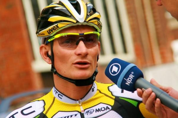 Andr&eacute; Greipel (HTC-Columbia) talking to German television.
